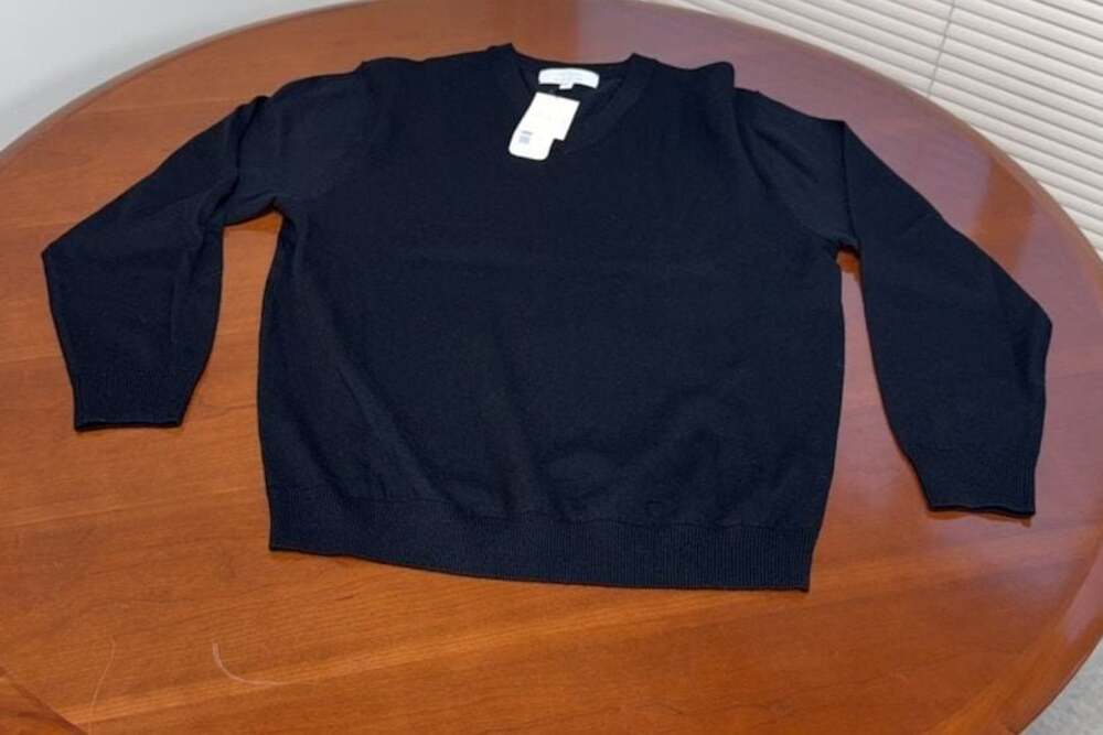 Turnbury Men's Black V-Neck Sweater Size M